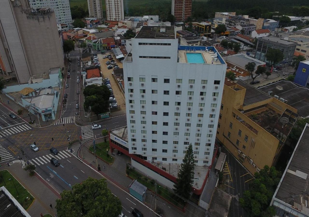 Hotel Dan Inn Сан-Жозе-дус-Кампус Экстерьер фото