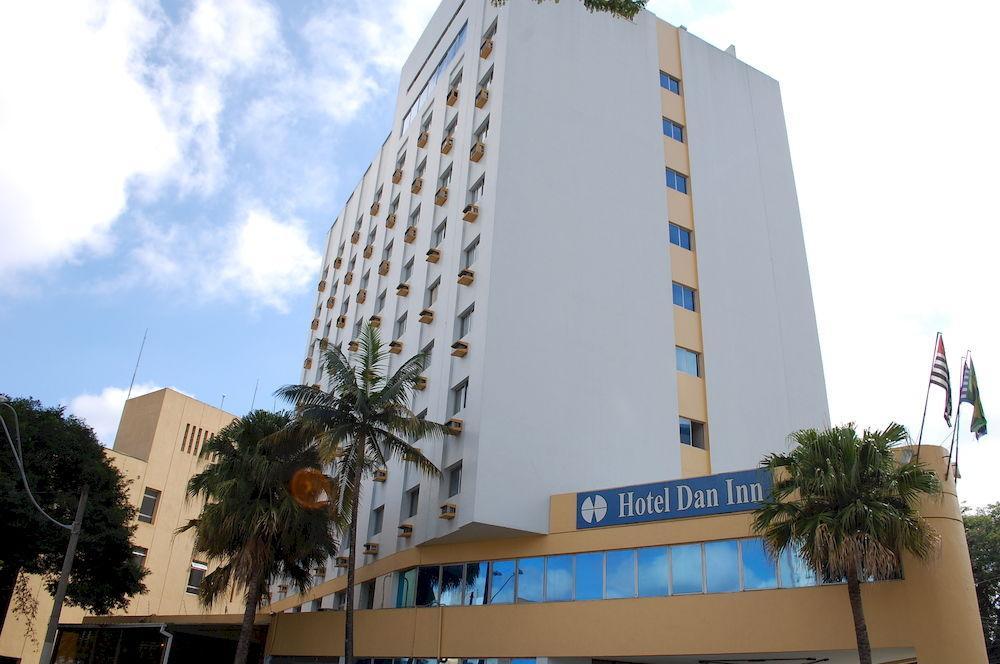 Hotel Dan Inn Сан-Жозе-дус-Кампус Экстерьер фото
